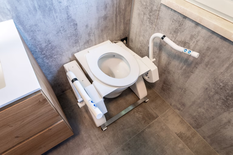 Elektronisch verstellbare Aufstehhilfe R2D2 mit Neigungsfunktion für sicheren Toilettengang